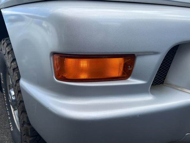 デリカスペースギア 4ドア3.0 20thリミテッド ハイR 4WD ワンオーナー/4WD/カーオーディオ/センターデフロック/ETC/純正アルミホイール/電動格納ミラー/3列シート/ウォークスルー/社外フロアマット/ドアバイザー/片側スライドドア/ABS/ドアバイザー(71枚目)