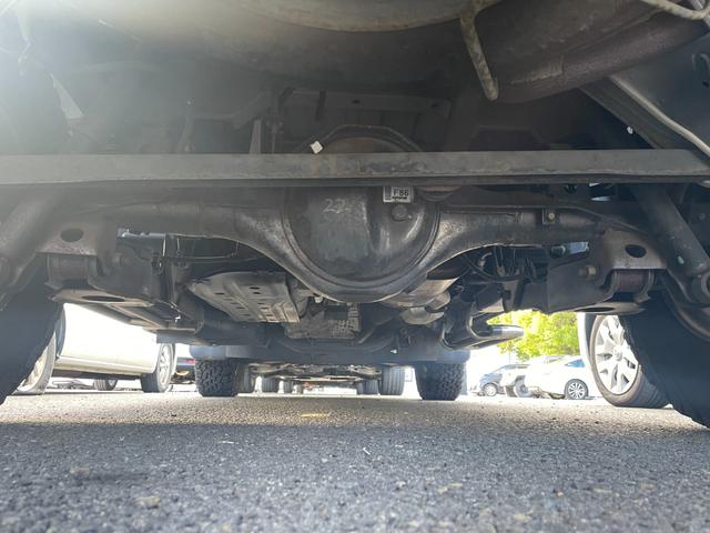 デリカスペースギア 4ドア3.0 20thリミテッド ハイR 4WD ワンオーナー/4WD/カーオーディオ/センターデフロック/ETC/純正アルミホイール/電動格納ミラー/3列シート/ウォークスルー/社外フロアマット/ドアバイザー/片側スライドドア/ABS/ドアバイザー(79枚目)