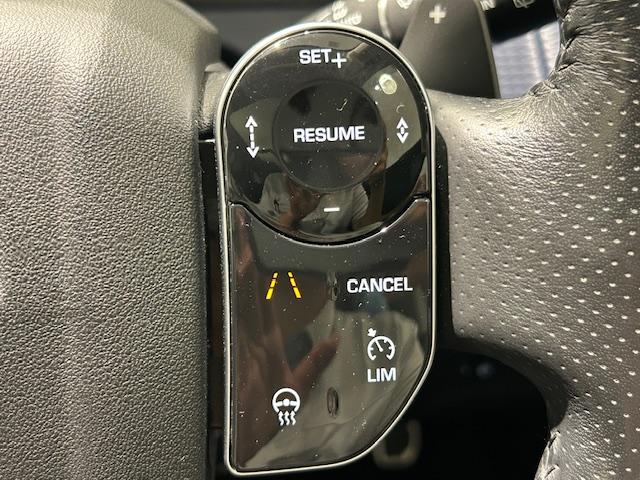 レンジローバーヴェラール Ｒ　ダイナミック　ＳＥ　１８０ＰＳ　４ＷＤ／サンルーフ／メリディアンオーディオ／衝突軽減システム／クルーズコントロール／レーンキープアシスト／コーナーセンサー／ブラインドスポットモニター／純正ナビ／全方位カメラ／ヘッドアップディスプレイ（9枚目）