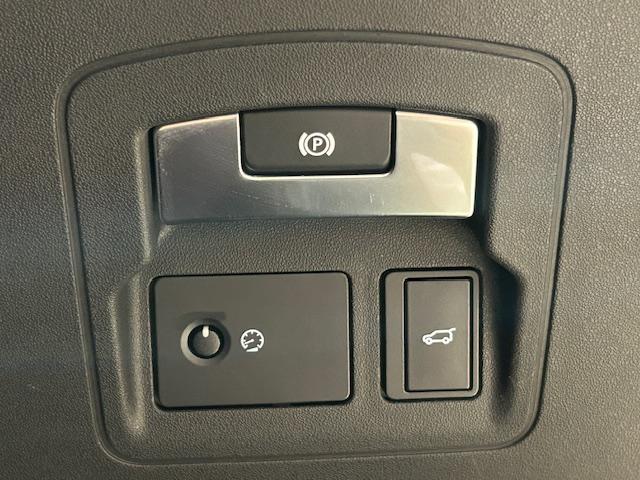 レンジローバーヴェラール Ｒ　ダイナミック　ＳＥ　１８０ＰＳ　４ＷＤ／サンルーフ／メリディアンオーディオ／衝突軽減システム／クルーズコントロール／レーンキープアシスト／コーナーセンサー／ブラインドスポットモニター／純正ナビ／全方位カメラ／ヘッドアップディスプレイ（13枚目）