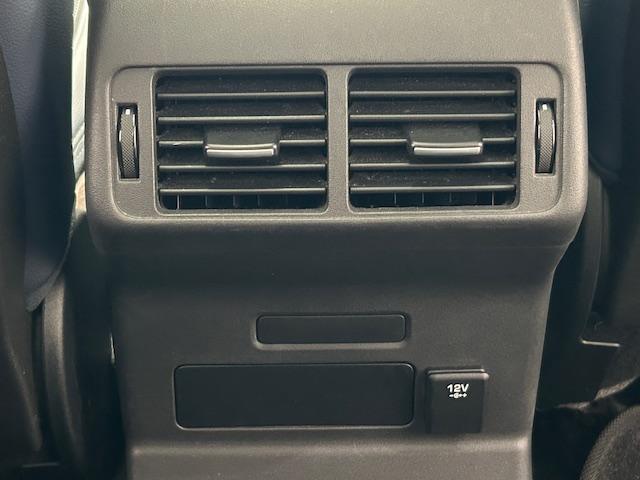 レンジローバーヴェラール Ｒ　ダイナミック　ＳＥ　１８０ＰＳ　４ＷＤ／サンルーフ／メリディアンオーディオ／衝突軽減システム／クルーズコントロール／レーンキープアシスト／コーナーセンサー／ブラインドスポットモニター／純正ナビ／全方位カメラ／ヘッドアップディスプレイ（30枚目）