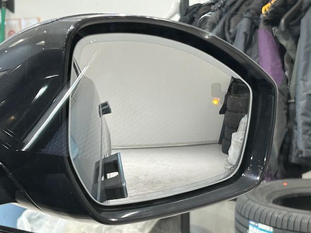 レンジローバーヴェラール Ｒ　ダイナミック　ＳＥ　１８０ＰＳ　４ＷＤ／サンルーフ／メリディアンオーディオ／衝突軽減システム／クルーズコントロール／レーンキープアシスト／コーナーセンサー／ブラインドスポットモニター／純正ナビ／全方位カメラ／ヘッドアップディスプレイ（74枚目）