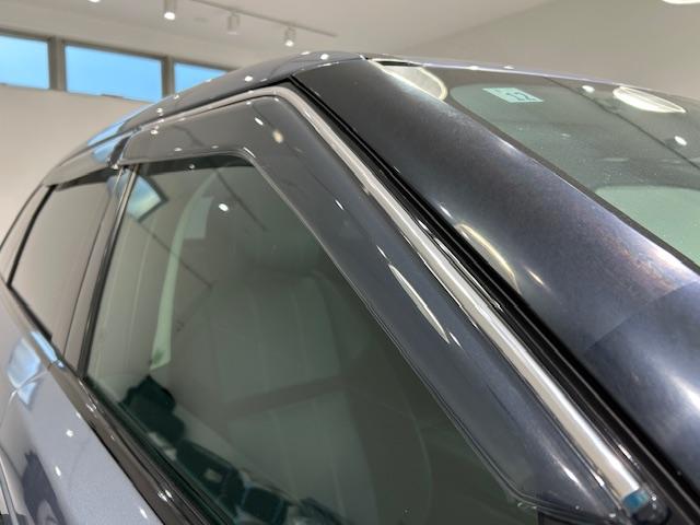 レンジローバーヴェラール Ｒ　ダイナミック　ＳＥ　１８０ＰＳ　４ＷＤ／サンルーフ／メリディアンオーディオ／衝突軽減システム／クルーズコントロール／レーンキープアシスト／コーナーセンサー／ブラインドスポットモニター／純正ナビ／全方位カメラ／ヘッドアップディスプレイ（77枚目）