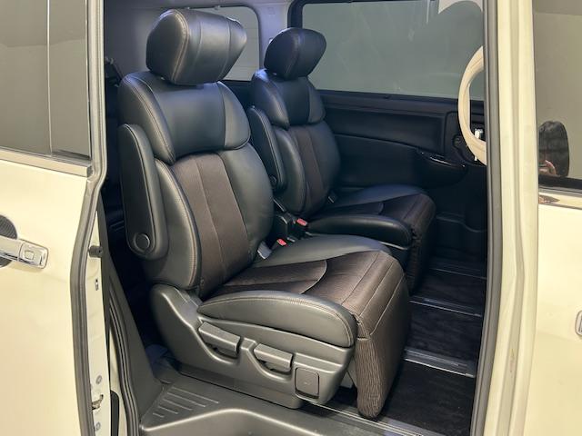 エルグランド 250ハイウェイスターSホワイトレザーアーバンクロム ニスモフルエアロ/社外ナビ/ETC/前後ドライブレコーダー/フリップダウンモニター/両側パワースライドドア/クルーズコントロール/MTモード付きAT/ハーフレザーシート/オットマン/プッシュスタート(16枚目)
