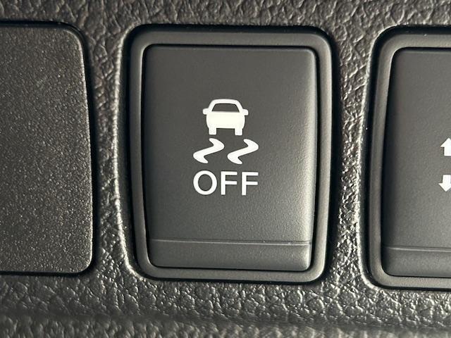 エルグランド 250ハイウェイスターSホワイトレザーアーバンクロム ニスモフルエアロ/社外ナビ/ETC/前後ドライブレコーダー/フリップダウンモニター/両側パワースライドドア/クルーズコントロール/MTモード付きAT/ハーフレザーシート/オットマン/プッシュスタート(27枚目)