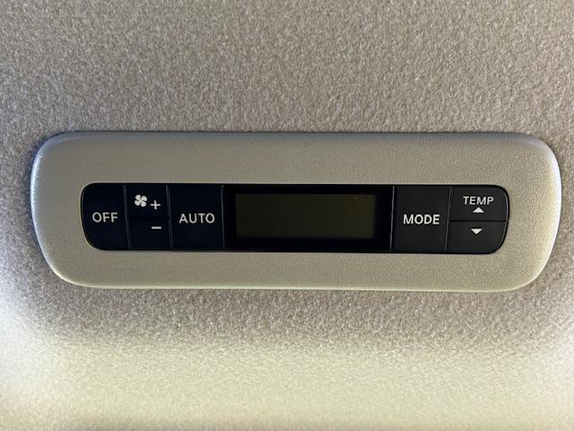 エルグランド 250ハイウェイスターSホワイトレザーアーバンクロム ニスモフルエアロ/社外ナビ/ETC/前後ドライブレコーダー/フリップダウンモニター/両側パワースライドドア/クルーズコントロール/MTモード付きAT/ハーフレザーシート/オットマン/プッシュスタート(33枚目)