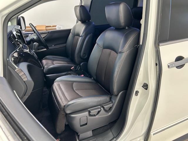 エルグランド 250ハイウェイスターSホワイトレザーアーバンクロム ニスモフルエアロ/社外ナビ/ETC/前後ドライブレコーダー/フリップダウンモニター/両側パワースライドドア/クルーズコントロール/MTモード付きAT/ハーフレザーシート/オットマン/プッシュスタート(40枚目)