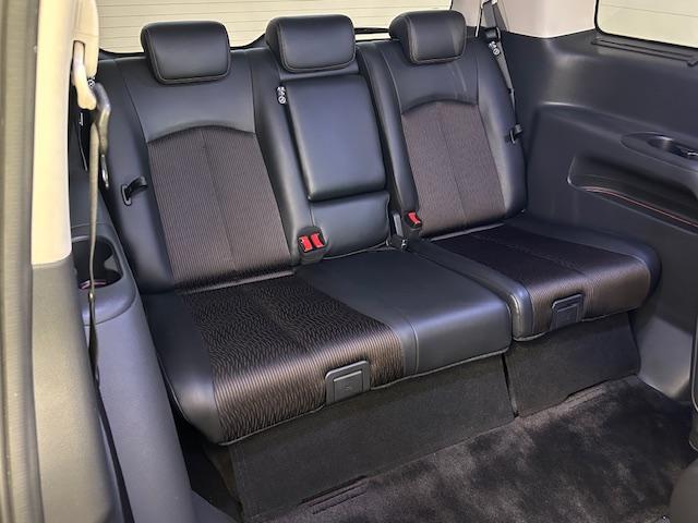 エルグランド 250ハイウェイスターSホワイトレザーアーバンクロム ニスモフルエアロ/社外ナビ/ETC/前後ドライブレコーダー/フリップダウンモニター/両側パワースライドドア/クルーズコントロール/MTモード付きAT/ハーフレザーシート/オットマン/プッシュスタート(55枚目)