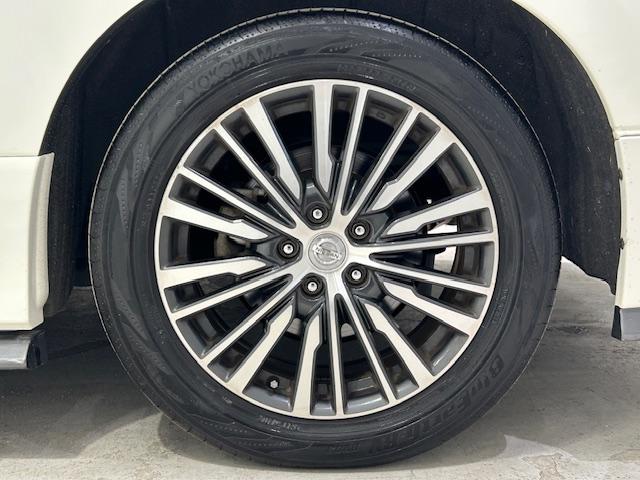 エルグランド 250ハイウェイスターSホワイトレザーアーバンクロム ニスモフルエアロ/社外ナビ/ETC/前後ドライブレコーダー/フリップダウンモニター/両側パワースライドドア/クルーズコントロール/MTモード付きAT/ハーフレザーシート/オットマン/プッシュスタート(61枚目)