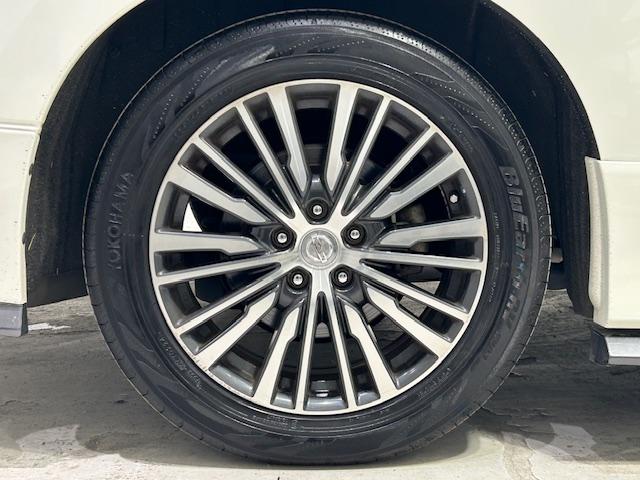 エルグランド 250ハイウェイスターSホワイトレザーアーバンクロム ニスモフルエアロ/社外ナビ/ETC/前後ドライブレコーダー/フリップダウンモニター/両側パワースライドドア/クルーズコントロール/MTモード付きAT/ハーフレザーシート/オットマン/プッシュスタート(63枚目)