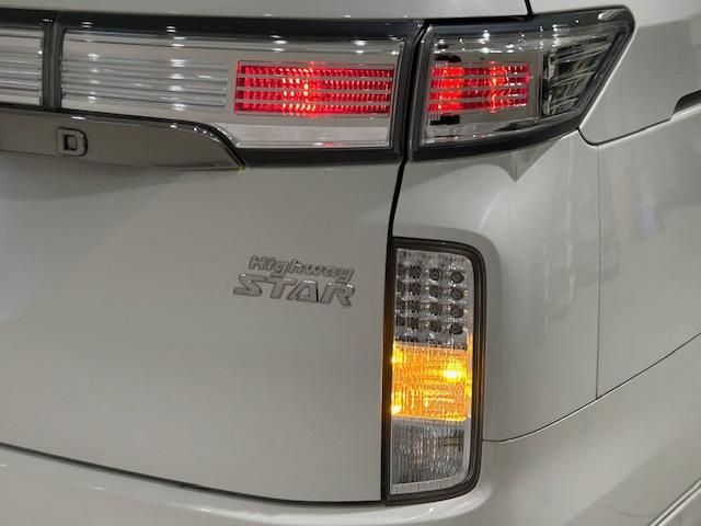 エルグランド 250ハイウェイスターSホワイトレザーアーバンクロム ニスモフルエアロ/社外ナビ/ETC/前後ドライブレコーダー/フリップダウンモニター/両側パワースライドドア/クルーズコントロール/MTモード付きAT/ハーフレザーシート/オットマン/プッシュスタート(73枚目)