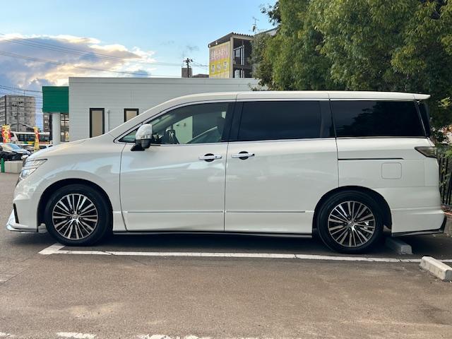 エルグランド 250ハイウェイスターSホワイトレザーアーバンクロム ニスモフルエアロ/社外ナビ/ETC/前後ドライブレコーダー/フリップダウンモニター/両側パワースライドドア/クルーズコントロール/MTモード付きAT/ハーフレザーシート/オットマン/プッシュスタート(78枚目)