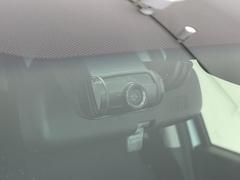 【ドライブレコーダー】事故の際、ドライブレコーダーの映像が警察や保険会社で参考資料として採用されることもあるため、いざというときの自衛手段として設置されている。 5
