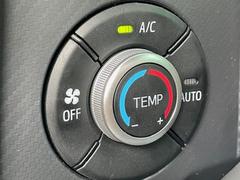 温度だけ設定すれば自動でその温度に保つよう、風量や吹き出しグリをコンピュータで制御してくれます！ 6