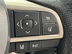 ハンドルには豊富なステアリングスイッチが搭載されており、運転時の操作において視界をずらす事なく行えます♪ 6