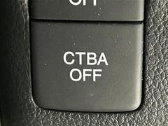 �ھ��ͷڸ��֥졼���ۥ�����졼�����ˤ����Լ֤Ȥε�Υ���˸��Ф������ͤδ���������ޤä��顢�ޤ��ϲ���ٹ����ʤɤǷٹ𤷡��ɥ饤�С��˥֥졼������¥���ޤ��� 5