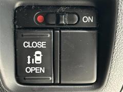 ��¦��ư���饤�ɥɥ���ܤǤ�����ʪ����äƤξ��ߤ���ñ�Ǥ��� 7