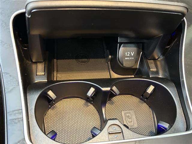 Ｃクラス Ｃ２２０ｄアバンギャルド　ＡＭＧライン　禁煙１オナ革純正ナビＢカメＡＣＣＬＫＡＢＳＭパドル（12枚目）