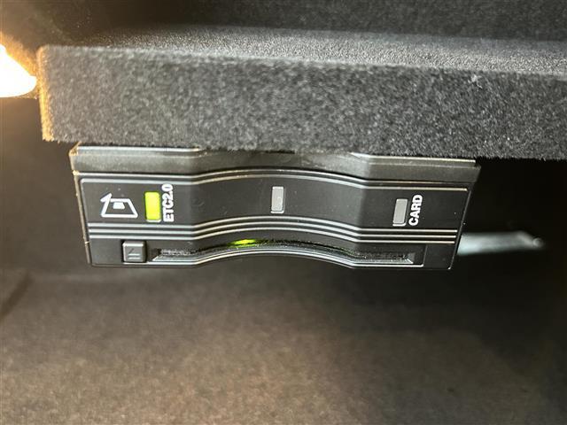 Ｃクラス Ｃ２２０ｄアバンギャルド　ＡＭＧライン　禁煙１オナ革純正ナビＢカメＡＣＣＬＫＡＢＳＭパドル（13枚目）