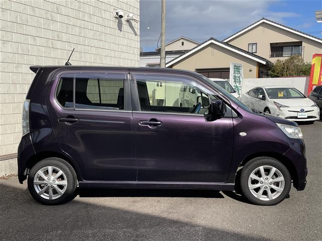 ワゴンRスティングレー X 純正CD/ETC/純正14インチアルミホイール/HIDヘッドライト/フォグランプ/オートライト/チルトステアリング/運転席シートリフター/エンジンプッシュスタート/リアプライバシーガラス/Aストップ(4枚目)