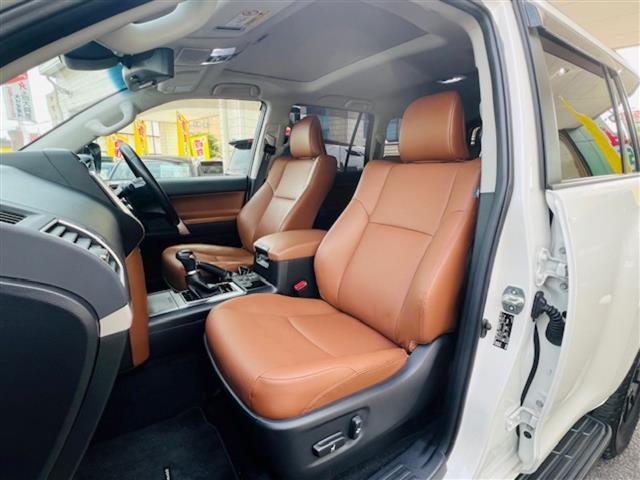 ランドクルーザープラド TX Lパッケージ 70thアニバーサリーリミテッド ホワイトパールクリスタルシャイン◇チルト&スライド電動ムーンルーフ◇ルーフレール(専用ピアノブラック塗装)◇純正ナビ◇マルチテレインモニター◇ビルドインETC2.0◇電子インナーミラー◇リフトアップ(28枚目)