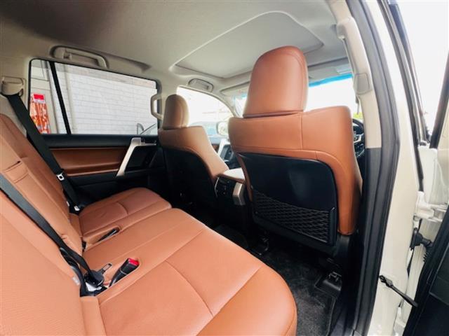 ランドクルーザープラド TX Lパッケージ 70thアニバーサリーリミテッド ホワイトパールクリスタルシャイン◇チルト&スライド電動ムーンルーフ◇ルーフレール(専用ピアノブラック塗装)◇純正ナビ◇マルチテレインモニター◇ビルドインETC2.0◇電子インナーミラー◇リフトアップ(32枚目)