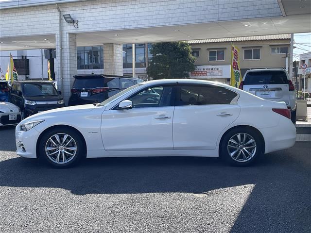 スカイライン ３５０ＧＴ　ハイブリッド　タイプＰ　ブラックレザーシート／メーカーメモリナビ／フルセグ／ＤＶＤ／ＢＴオーディオ／全方位カメラ／純正１７インチアルミホイール／レーダークルーズコントロール／ドライブレコーダー／前後クリアランスソナー（4枚目）