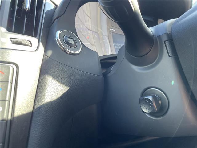 スカイライン ３５０ＧＴ　ハイブリッド　タイプＰ　ブラックレザーシート／メーカーメモリナビ／フルセグ／ＤＶＤ／ＢＴオーディオ／全方位カメラ／純正１７インチアルミホイール／レーダークルーズコントロール／ドライブレコーダー／前後クリアランスソナー（17枚目）