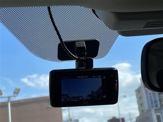 スカイライン ３５０ＧＴ　ハイブリッド　タイプＰ　ブラックレザーシート／メーカーメモリナビ／フルセグ／ＤＶＤ／ＢＴオーディオ／全方位カメラ／純正１７インチアルミホイール／レーダークルーズコントロール／ドライブレコーダー／前後クリアランスソナー（19枚目）