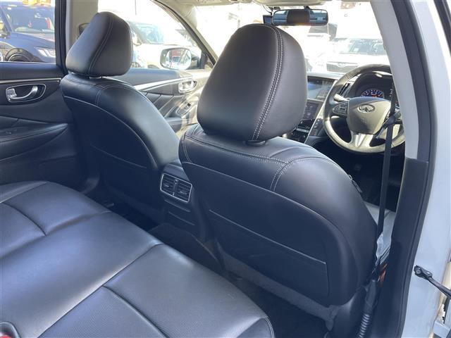 スカイライン ３５０ＧＴ　ハイブリッド　タイプＰ　ブラックレザーシート／メーカーメモリナビ／フルセグ／ＤＶＤ／ＢＴオーディオ／全方位カメラ／純正１７インチアルミホイール／レーダークルーズコントロール／ドライブレコーダー／前後クリアランスソナー（30枚目）