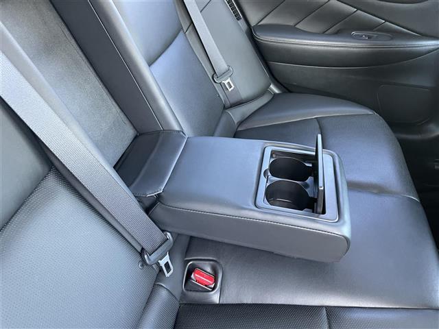 スカイライン ３５０ＧＴ　ハイブリッド　タイプＰ　ブラックレザーシート／メーカーメモリナビ／フルセグ／ＤＶＤ／ＢＴオーディオ／全方位カメラ／純正１７インチアルミホイール／レーダークルーズコントロール／ドライブレコーダー／前後クリアランスソナー（31枚目）