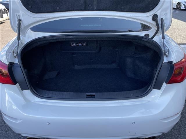 スカイライン ３５０ＧＴ　ハイブリッド　タイプＰ　ブラックレザーシート／メーカーメモリナビ／フルセグ／ＤＶＤ／ＢＴオーディオ／全方位カメラ／純正１７インチアルミホイール／レーダークルーズコントロール／ドライブレコーダー／前後クリアランスソナー（32枚目）