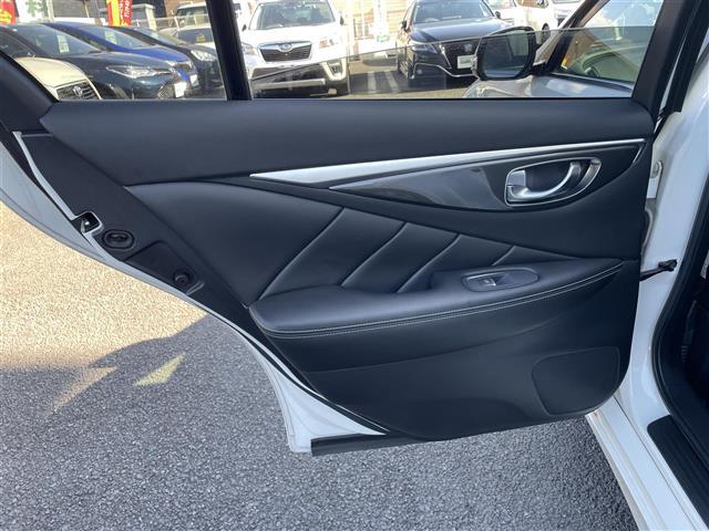 スカイライン ３５０ＧＴ　ハイブリッド　タイプＰ　ブラックレザーシート／メーカーメモリナビ／フルセグ／ＤＶＤ／ＢＴオーディオ／全方位カメラ／純正１７インチアルミホイール／レーダークルーズコントロール／ドライブレコーダー／前後クリアランスソナー（33枚目）