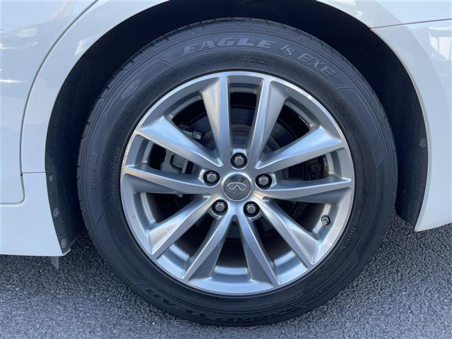 スカイライン ３５０ＧＴ　ハイブリッド　タイプＰ　ブラックレザーシート／メーカーメモリナビ／フルセグ／ＤＶＤ／ＢＴオーディオ／全方位カメラ／純正１７インチアルミホイール／レーダークルーズコントロール／ドライブレコーダー／前後クリアランスソナー（38枚目）