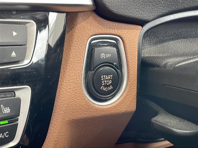 ３シリーズ ３１８ｉツーリング　ラグジュアリー　純正ナビ・Ｂｌｕｅｔｏｏｔｈ・ＣＤ／ＤＶＤ・バックモニター・ＥＴＣ・茶色レザーシート・パワーシート・シートヒーター・プッシュスタート・（7枚目）
