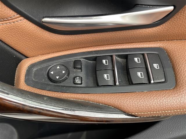 ３シリーズ ３１８ｉツーリング　ラグジュアリー　純正ナビ・Ｂｌｕｅｔｏｏｔｈ・ＣＤ／ＤＶＤ・バックモニター・ＥＴＣ・茶色レザーシート・パワーシート・シートヒーター・プッシュスタート・（12枚目）