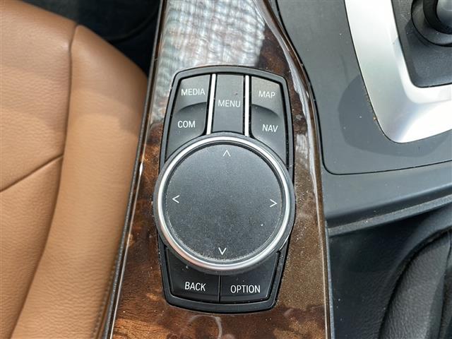 ３シリーズ ３１８ｉツーリング　ラグジュアリー　純正ナビ・Ｂｌｕｅｔｏｏｔｈ・ＣＤ／ＤＶＤ・バックモニター・ＥＴＣ・茶色レザーシート・パワーシート・シートヒーター・プッシュスタート・（19枚目）