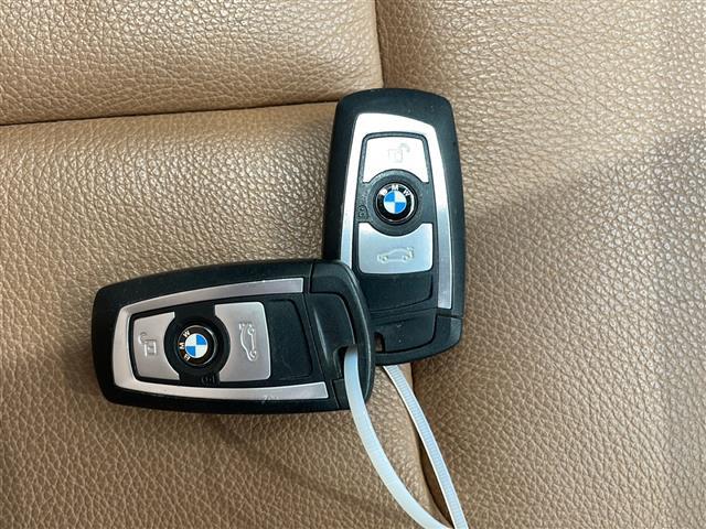 ３シリーズ ３１８ｉツーリング　ラグジュアリー　純正ナビ・Ｂｌｕｅｔｏｏｔｈ・ＣＤ／ＤＶＤ・バックモニター・ＥＴＣ・茶色レザーシート・パワーシート・シートヒーター・プッシュスタート・（24枚目）
