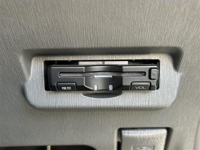 プリウスアルファ S 純正7インチナビ/TV/Bluetoothオーディオ/CD/DVD/バックカメラ/クルーズコントロール/スマートキー/オートライト/純正フロアマット(5枚目)