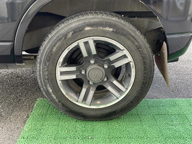 ジムニー ワイルドウインド ロッソモデロマフラー・社外ナビ・ターボ・4WD・前後ドラレコ・ETC・シートヒーター・背面タイヤ(33枚目)