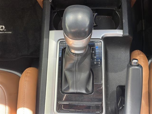 ランドクルーザープラド TX Lパッケージ 70thアニバーサリーリミテッド サンルーフ 純正9インチナビ フルセグナビ 茶レザー デジタルインナーミラー 360°ドライブレコーダー ETC トヨタセーフティーセンス ブラックルーフレール シートヒーター エアシート(27枚目)