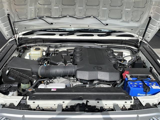FJクルーザー カラーパッケージ 純正ナビ/フルセグTV/Bluetoothオーディオ/ETC/4WD/WEDSキーラー17インチAW/ETC/純正フロアマット/コーナーセンサー/クルコン/純正フロアマット(32枚目)