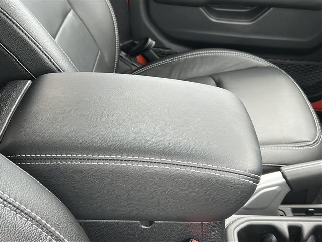 ジープ・ラングラーアンリミテッド サハラ　☆ワンオーナー☆スマートキー（２本）☆レザーシート☆４ＷＤ☆メーカーオプションナビ☆衝突安全ブレーキ☆Ｂｌｕｅｔｏｏｔｈ☆ＥＴＣ２．０☆バックカメラ☆レーダークルーズコントロール（30枚目）