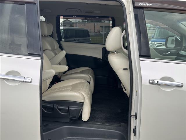 エルグランド ライダー 白本革シート マニュアルシート ☆4WD☆スマートキー×2☆パワースライドドア☆レザーシート☆アラウンドビューモニター☆メーカーオプションHDDナビ☆DVD/MSV/フルセグTV/USB☆純正フリップダウンモニター☆ETC(33枚目)