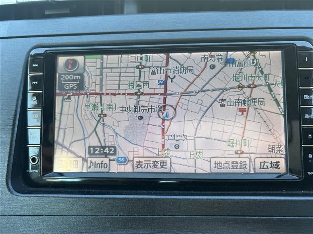 プリウス Ｌ　スマートキー　純正ＨＤＤナビ（ＮＨＺＮ－Ｗ５９Ｇ）　フルセグＴＶ　ＣＤ／ＤＶＤ再生　Ｂｌｕｅｔｏｏｔｈ　純正フロアマット　純正ドアバイザー　電格ウィンカーミラー　オートライト☆ヘッドライトレベライザー（3枚目）