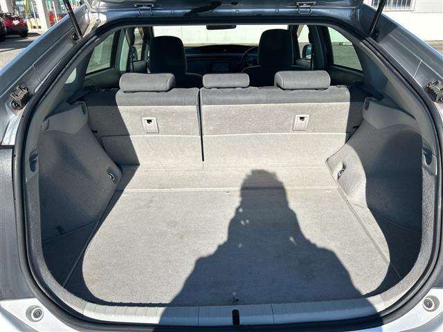 プリウス Ｌ　スマートキー　純正ＨＤＤナビ（ＮＨＺＮ－Ｗ５９Ｇ）　フルセグＴＶ　ＣＤ／ＤＶＤ再生　Ｂｌｕｅｔｏｏｔｈ　純正フロアマット　純正ドアバイザー　電格ウィンカーミラー　オートライト☆ヘッドライトレベライザー（4枚目）