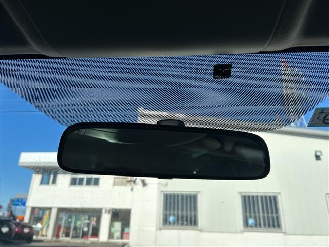 プリウス Ｌ　スマートキー　純正ＨＤＤナビ（ＮＨＺＮ－Ｗ５９Ｇ）　フルセグＴＶ　ＣＤ／ＤＶＤ再生　Ｂｌｕｅｔｏｏｔｈ　純正フロアマット　純正ドアバイザー　電格ウィンカーミラー　オートライト☆ヘッドライトレベライザー（6枚目）