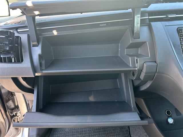 プリウス Ｌ　スマートキー　純正ＨＤＤナビ（ＮＨＺＮ－Ｗ５９Ｇ）　フルセグＴＶ　ＣＤ／ＤＶＤ再生　Ｂｌｕｅｔｏｏｔｈ　純正フロアマット　純正ドアバイザー　電格ウィンカーミラー　オートライト☆ヘッドライトレベライザー（15枚目）