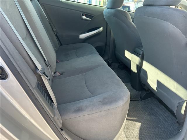 プリウス Ｌ　スマートキー　純正ＨＤＤナビ（ＮＨＺＮ－Ｗ５９Ｇ）　フルセグＴＶ　ＣＤ／ＤＶＤ再生　Ｂｌｕｅｔｏｏｔｈ　純正フロアマット　純正ドアバイザー　電格ウィンカーミラー　オートライト☆ヘッドライトレベライザー（18枚目）