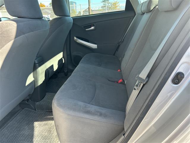 プリウス Ｌ　スマートキー　純正ＨＤＤナビ（ＮＨＺＮ－Ｗ５９Ｇ）　フルセグＴＶ　ＣＤ／ＤＶＤ再生　Ｂｌｕｅｔｏｏｔｈ　純正フロアマット　純正ドアバイザー　電格ウィンカーミラー　オートライト☆ヘッドライトレベライザー（19枚目）